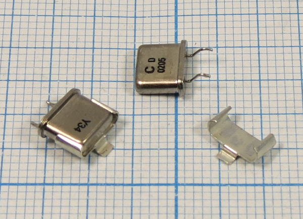  \UM1&UM5\\\\клипса для SMD монтажа UM1 и UM5 --- Кварцевые резонаторы (пьезокерамические, диэлектрические, ПАВ (SAW), резонаторы из других пьезоматериалов)