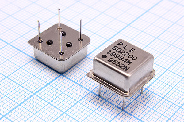 гк 1998,4 \\HALF\CM\5В\SQ2200\PLE --- Кварцевые генераторы
