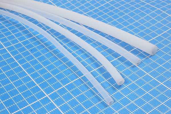 изол труб\ 4,0x1,0\тефлон\бел\\\1м --- Кембрик, изоляционные трубки