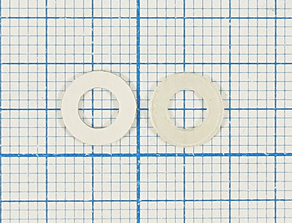 шайба изол 4,5\D8h0,3\\диэлектр\с/клеющ --- Шайбы