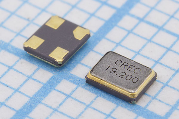 19200 \SMD02520C4\ 7\ 10\ 10/-20~70C\XME\1Г CREC --- Кварцевые резонаторы (пьезокерамические, диэлектрические, ПАВ (SAW), резонаторы из других пьезоматериалов)