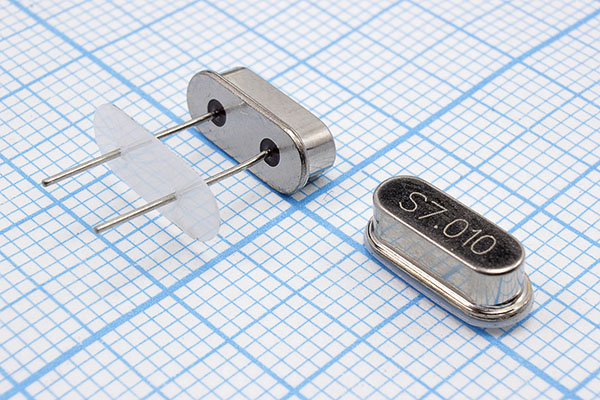 7010 \HC49S3\S\ 20\ 50/-40~85C\49S[SDE]\1Г +IS --- Кварцевые резонаторы (пьезокерамические, диэлектрические, ПАВ (SAW), резонаторы из других пьезоматериалов)