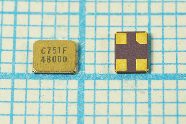 48000 \SMD03225C4\18\ 20\/-40~85C\CS325\1Г --- Кварцевые резонаторы (пьезокерамические, диэлектрические, ПАВ (SAW), резонаторы из других пьезоматериалов)