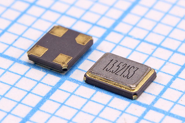 13521,27 \SMD03225C4\10\ 15\ 20/-20~70C\13,52127S3 --- Кварцевые резонаторы (пьезокерамические, диэлектрические, ПАВ (SAW), резонаторы из других пьезоматериалов)