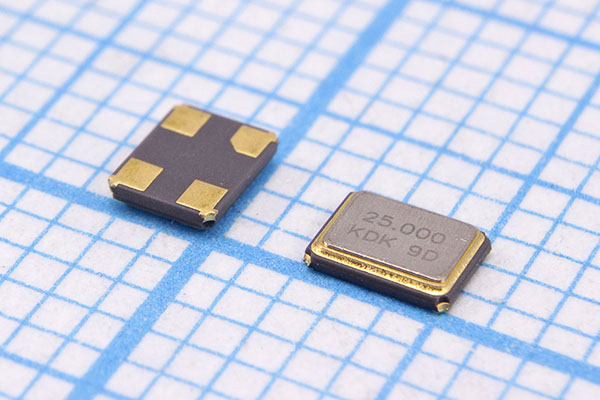 25000 \SMD03225C4\10\ 10\ 10/-20~70C\XMD\1Г CREC --- Кварцевые резонаторы (пьезокерамические, диэлектрические, ПАВ (SAW), резонаторы из других пьезоматериалов)
