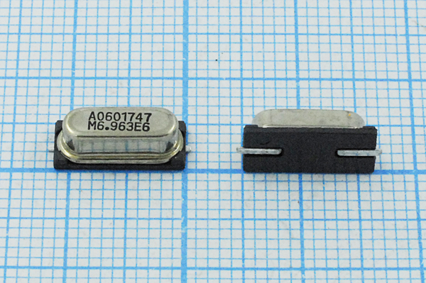 6963,2 \SMD49S4\18\\\\1Г --- Кварцевые резонаторы (пьезокерамические, диэлектрические, ПАВ (SAW), резонаторы из других пьезоматериалов)