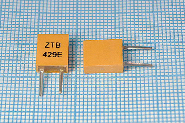 429 \C07x4x09P2\\3000\\ZTB429E\2P-2 --- Кварцевые резонаторы (пьезокерамические, диэлектрические, ПАВ (SAW), резонаторы из других пьезоматериалов)