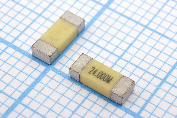 24000 \SMD06022C2\20\ 20\ 20/-20~70C\TA6CS\1Г --- Кварцевые резонаторы (пьезокерамические, диэлектрические, ПАВ (SAW), резонаторы из других пьезоматериалов)