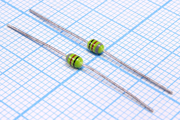 индук   0,82мкГн\ 0,26А\AXI2,3x 3,5\\\\\EC23\ --- Дроссели(катушки индуктивности)